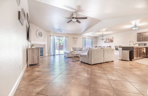 Clovis House | Beautiful & Spacious Home close to National Parks