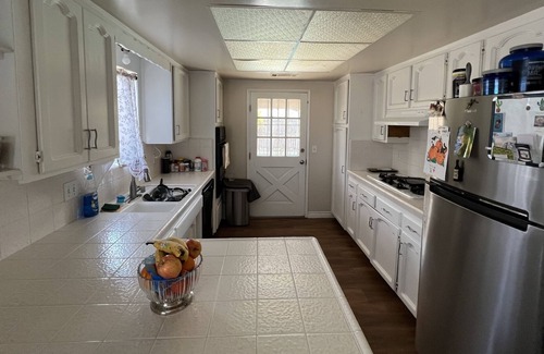 Visalia House | Beautiful spacious home perfect for summer vacation