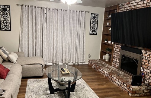 Visalia House | Beautiful spacious home perfect for summer vacation