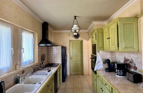 Molleges House | Beautiful spacious house, comfortable, quiet. while being close to shops