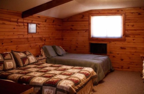Edgemont Cabin | Beautiful, spacious lodge 6 bedroom ranch lodge