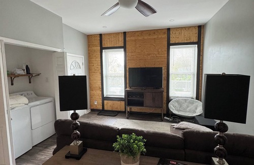 Albany Apartment | Beautiful Spacious Modern 1 Bedroom Apartment in Albany