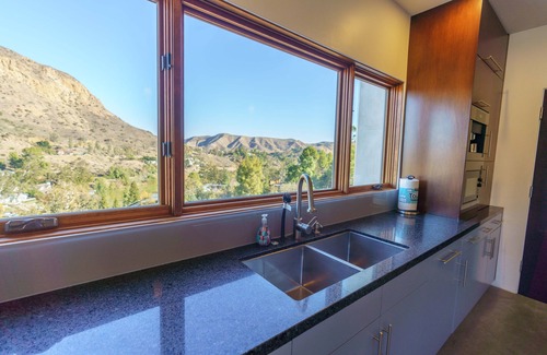 Agoura Hills House | Beautiful, spacious home w infinity pool - amazing views, close Malibu beaches.