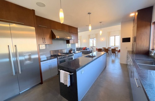 Agoura Hills House | Beautiful, spacious home w infinity pool - amazing views, close Malibu beaches.