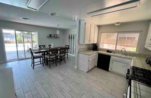 Bakersfield House | Beautiful spacious home +Pool
