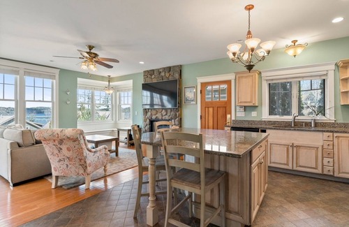Edgecomb House | Beautiful spacious vacation rental home with views of the Sheepscot River