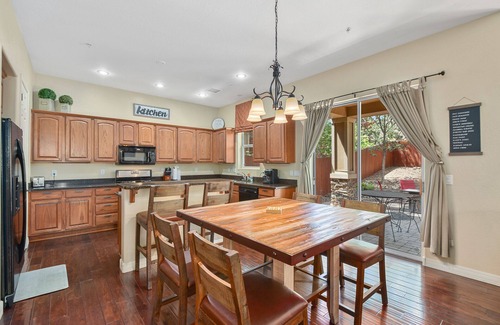 Flagstaff House | Beautiful & Spacious Westside Townhouse, Sleeps 8 w/A/C.