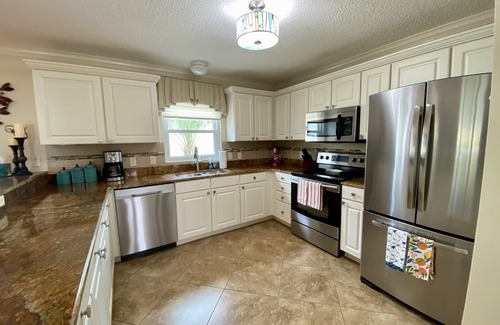 Caroline Villa | BEAUTIFUL Stucco Courtyard Villa! LG. Cage/4-seat Golf Cart/H/W Floors/Granite