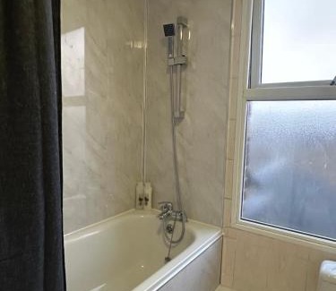 William Morris Apartment | Beautiful Studio Apartment No4 Forest Road