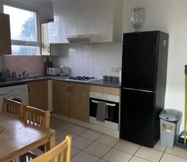 William Morris Apartment | Beautiful Studio Apartment No4 Forest Road