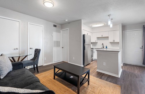 Coronado Hills Apartment | Beautiful Studio in University Hills 7247