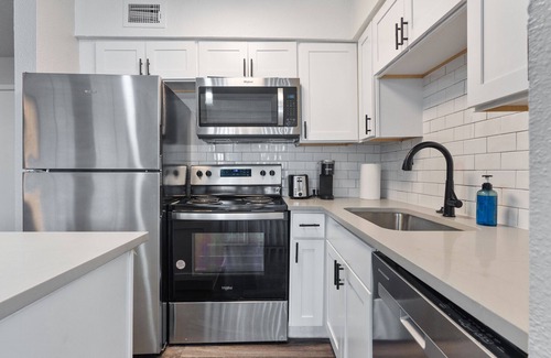 Coronado Hills Apartment | Beautiful Studio in University Hills 7247