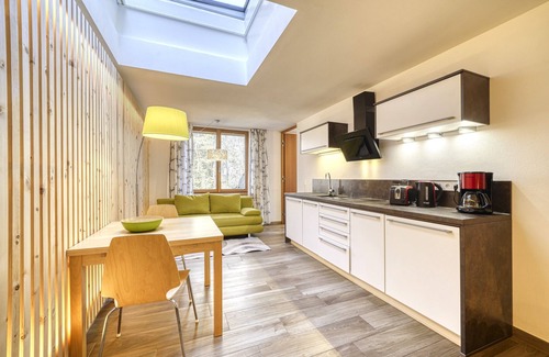 San Genesio Atesino Apartment | Beautiful studio near Bolzano - forest view, right on the European long-distance trail