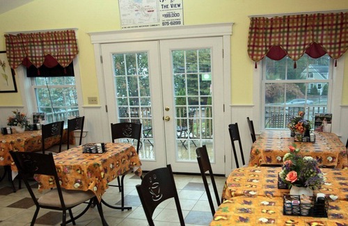 Edgecomb Apartment | Beautiful studio unit at resort, sleeps 4