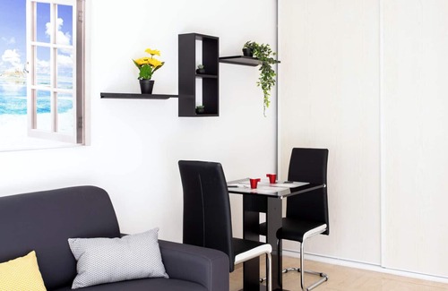 La Madeleine Apartment | Beautiful studio with AC close to the beach