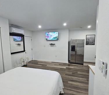Almont Apartment | Beautiful studio with private backyard