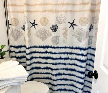 Almont Apartment | Beautiful studio with private backyard