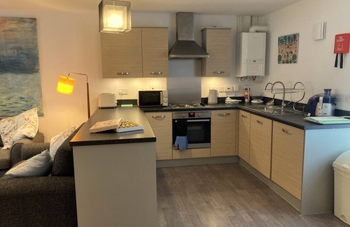 Cambridge Apartment | Beautiful & Stylish Cambridge Flat, allocated parking feet away, bus to centre.