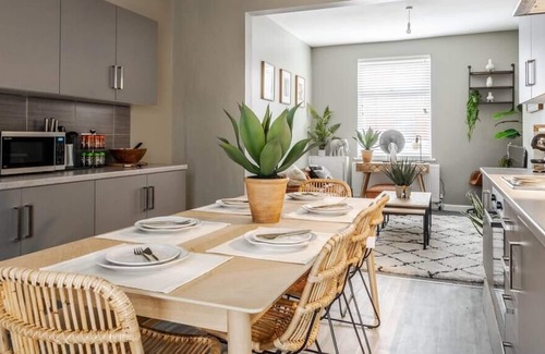 Middleton House | Beautiful, Stylish Home | Just 20 Mins to MCR