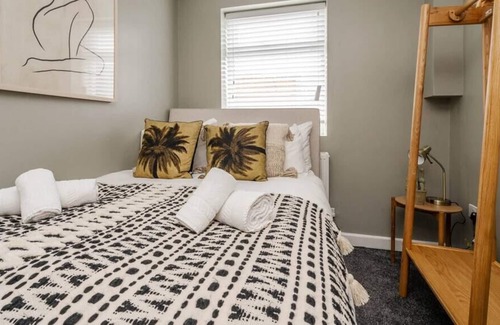 Middleton House | Beautiful, Stylish Home | Just 20 Mins to MCR