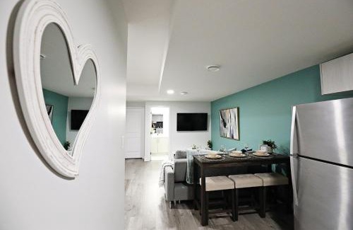 Southwest Edmonton House | Beautiful Suite King Bed,Long Stays,Disney,Airport