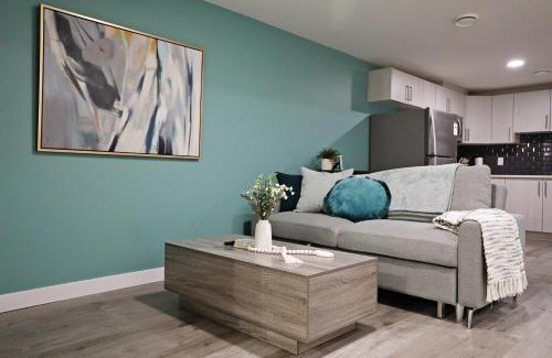 Southwest Edmonton House | Beautiful Suite King Bed,Long Stays,Disney,Airport