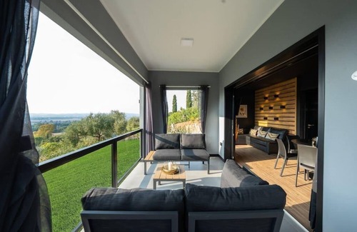 Scarlino Apartment | Beautiful Suite with garden and hot tub