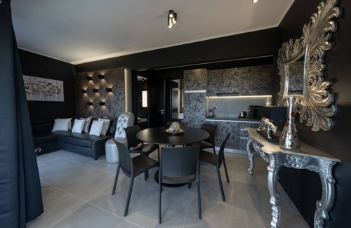 Scarlino Apartment | Beautiful Suite with large private garden and hot tub