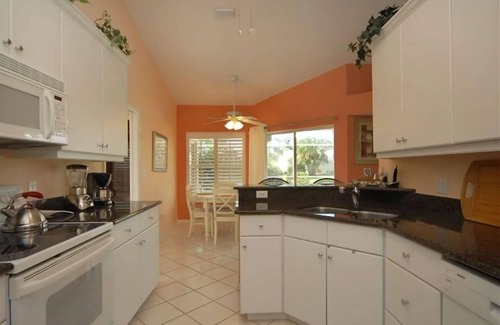 Crown Pointe House | *BEAUTIFUL SUNDRENCHED VILLA WITH PRIVATE POOL AND LAKE VIEWS*