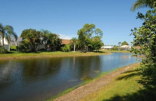 Crown Pointe House | *BEAUTIFUL SUNDRENCHED VILLA WITH PRIVATE POOL AND LAKE VIEWS*