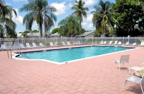 Crown Pointe House | *BEAUTIFUL SUNDRENCHED VILLA WITH PRIVATE POOL AND LAKE VIEWS*