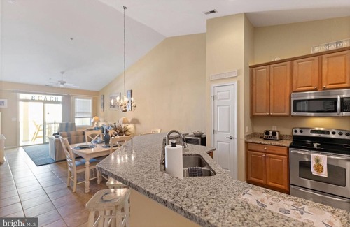Sunset Island Condo | Beautiful Sunset Island 3 BR Condo. Great amenities and mid town location