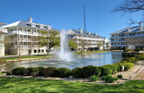 Sunset Island Condo | Beautiful Sunset Island 3 BR Condo. Great amenities and mid town location