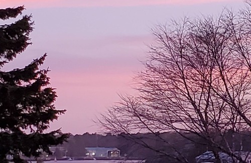 Boothbay Condo | Beautiful Sunsets, Ocean Breeze on Deck, 5mins walk to town, shops & restaurants