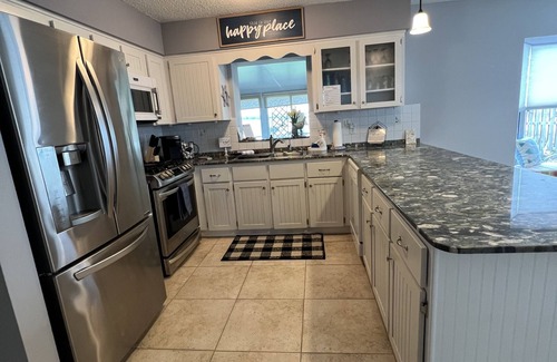 Summerfield House | Beautiful Sunsets with Pool & Dock on Lake Weir
