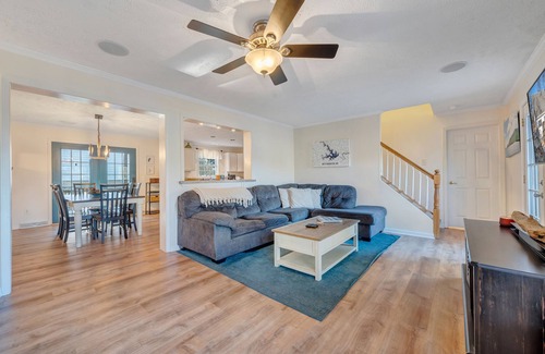 Moneta House | Beautiful! SUPs, Fire Table, Game Room, Party Dock, Deep Cove, Fast WIFI,Pets OK