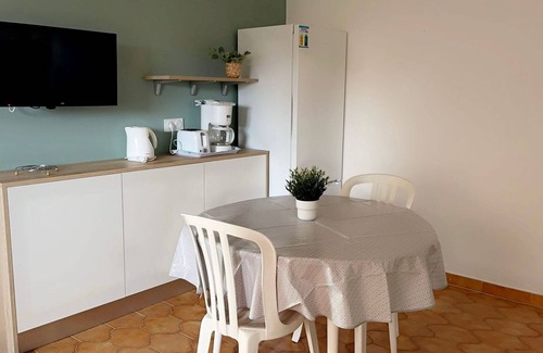 La Londe-les-Maures Apartment | Beautiful T3, 150m from the beach, 2 bedrooms, large loggia, secure parking.