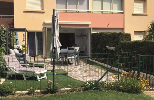 La Londe-les-Maures Apartment | Beautiful T2 facing the sea