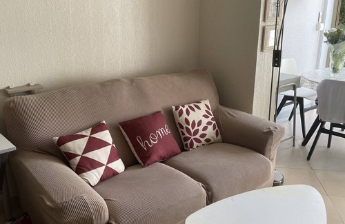 La Londe-les-Maures Apartment | Beautiful T2 facing the sea