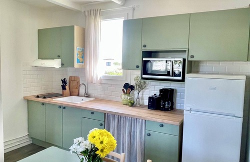 La Roque-sur-Pernes House | Beautiful Tiny mazet in Provence