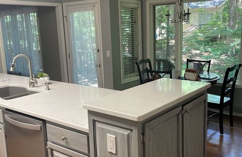 Hot Springs Village House | Beautiful townhome with large, sunny atrium and back deck. Sleepsn6.