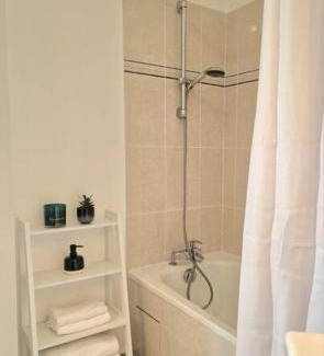 Le Plessis-Robinson Apartment | Beautiful T3, 10 min Paris, free parking