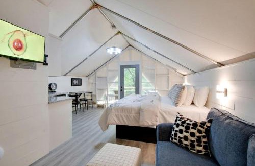 Groveoak Other | Beautiful Tented Cabin Surrounded by Nature and Hot-tub Provided in Scottsboro, Alabama