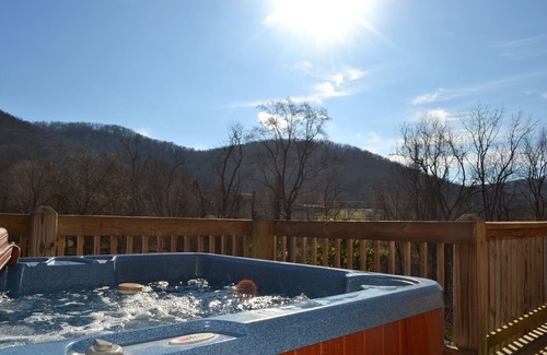 Sevierville Cabin | Beautiful Three Bed Two Bath Near Pigeon Forge, gatlinburg