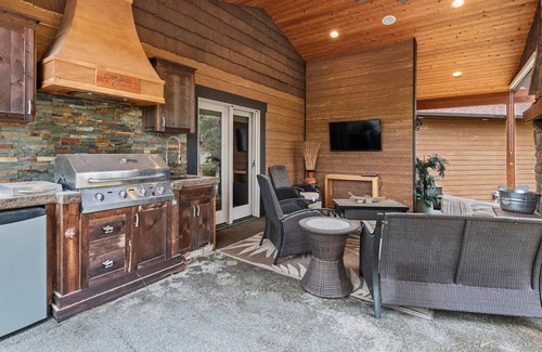 Lincoln County Cabin | BEAUTIFUL TIMBER ACCENTED CABIN