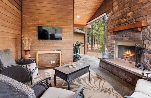 Lincoln County Cabin | BEAUTIFUL TIMBER ACCENTED CABIN