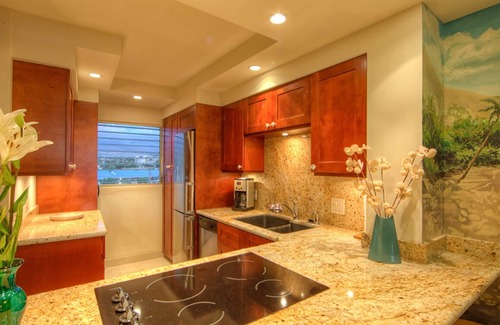 Kihei Condo | Beautiful Top Floor Oceanfront #611 with A/C!