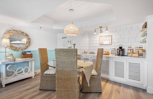 Saint Simons Island Condo | 🐬BEAUTIFUL TOTALLY UPDATED ON THE BEACH AWESOME RATES🏖️