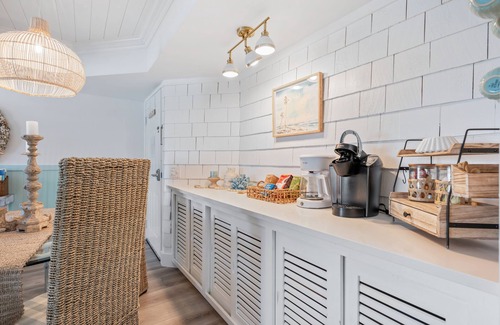 Saint Simons Island Condo | 🐬BEAUTIFUL TOTALLY UPDATED ON THE BEACH AWESOME RATES🏖️