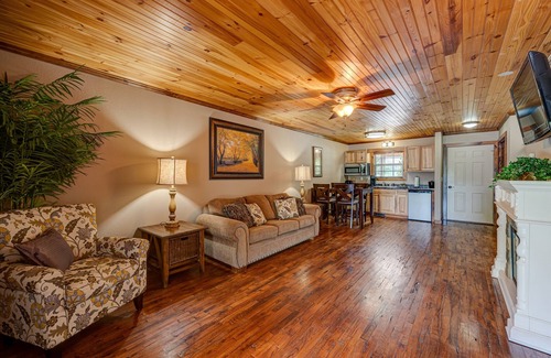 Blue Ridge House | Beautiful Townhome at Willow Creek Falls Lodge